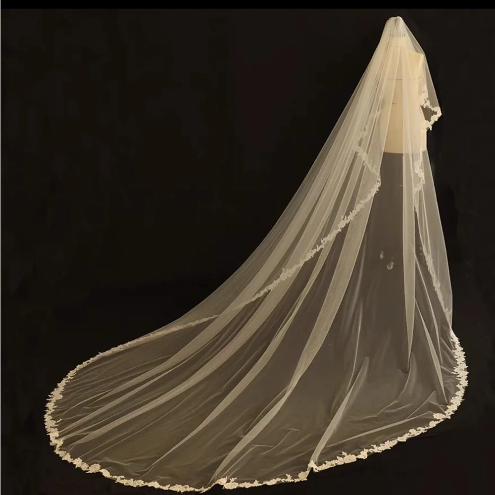 Cathedral Floral Lace Wedding Veil - Picture 1 of 6
